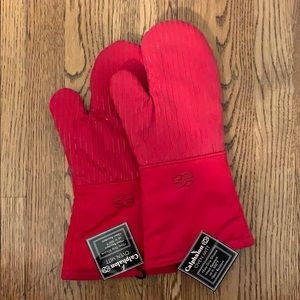 NWT pair of red calphalon oven mitts